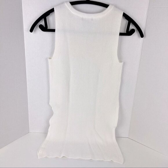 Dynamite - Women’s White sleeveless stretchable sweater. Size: XS - Picture 2 of 8
